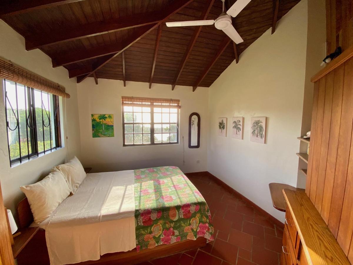 Sea Cliff Eco-Cottages & Gin Distillery Calibishie Bagian luar foto